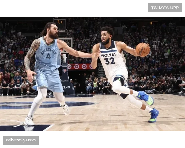 “争议瞬间：最后时刻对斯图尔特的投篮犯规未被吹罚，自由人教练组抗议”